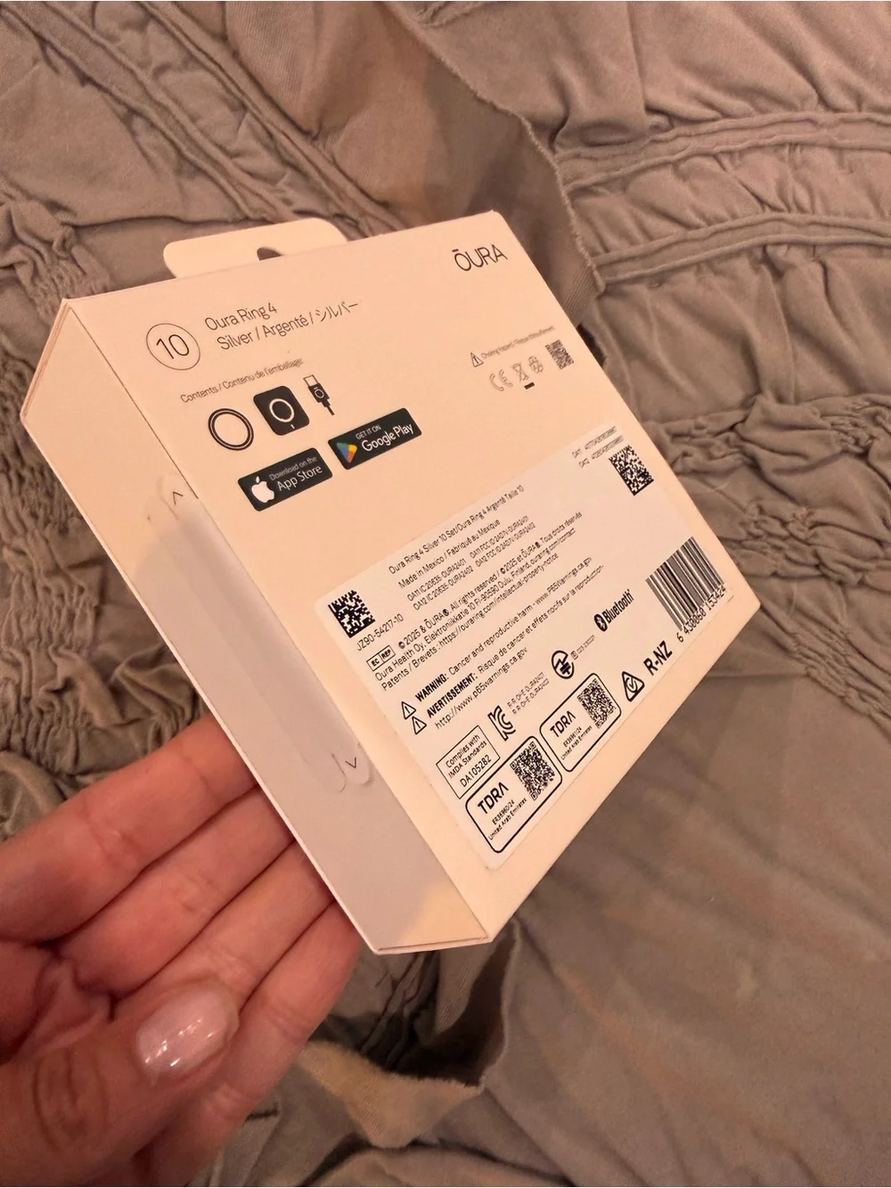 NEW IN BOX Oura Ring 4 Smart Ring — Silver